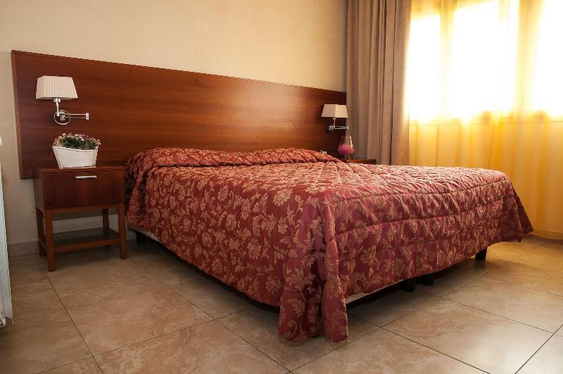 Hotel Demar Ольбия Экстерьер фото