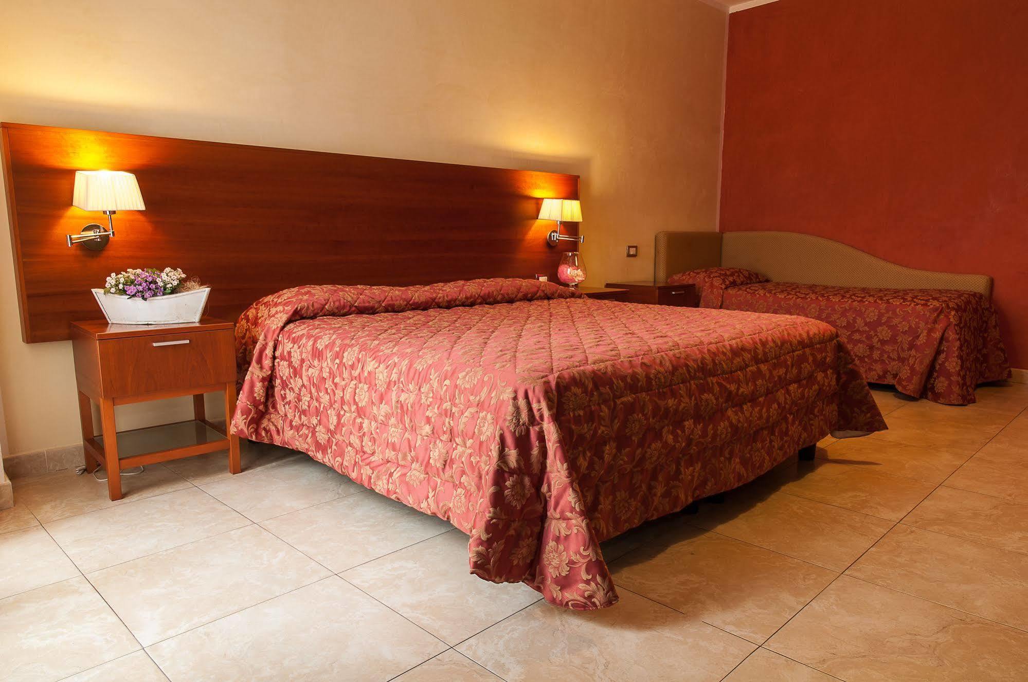 Hotel Demar Ольбия Экстерьер фото