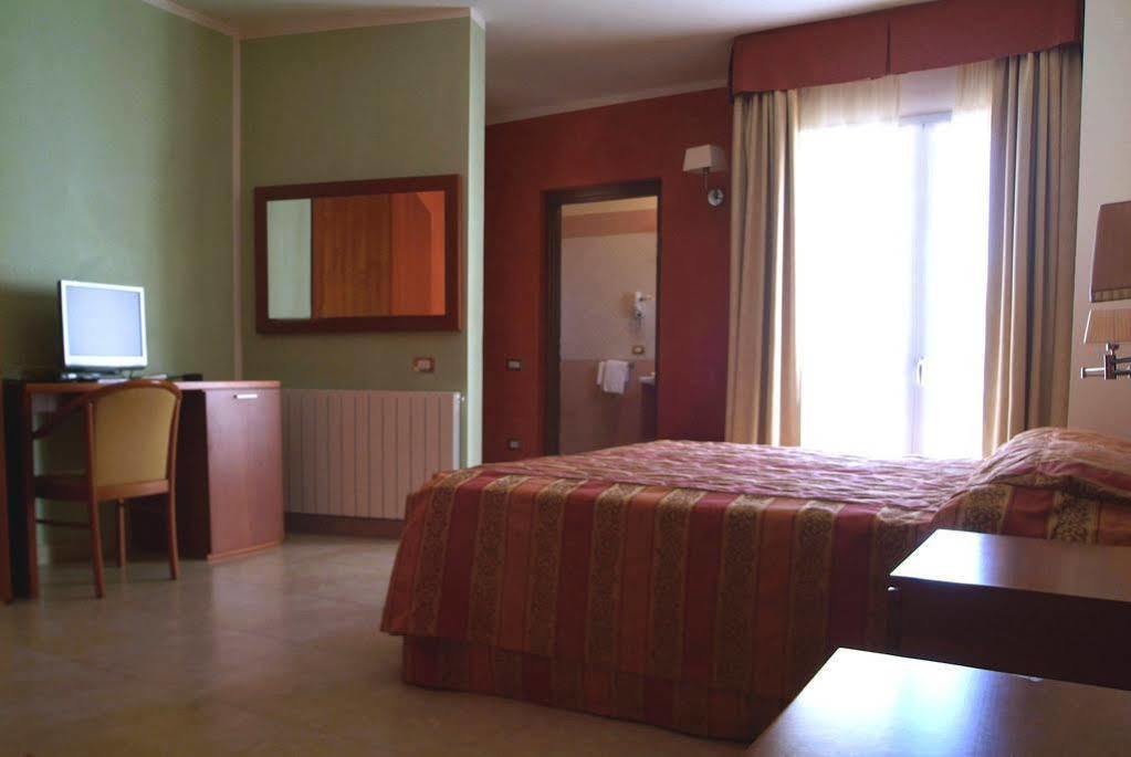 Hotel Demar Ольбия Экстерьер фото